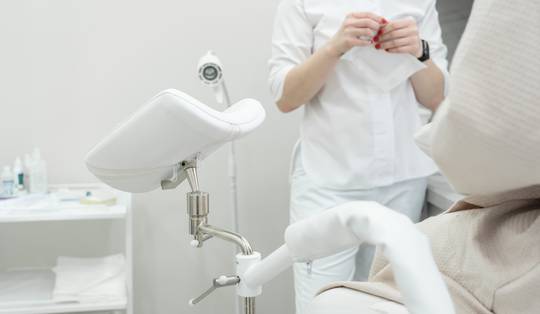 Margot deed melding over gynaecoloog G.D.: ‘Je kan én heel goed zijn in je vak én grensoverschrijdend gedrag plegen’