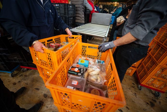 Aan vrijwilligers en voedsel alvast geen gebrek bij de Voedselbank Almelo.