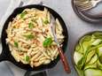 Wat Eten We Vandaag: Pasta met gerookte zalmsnippers en courgettesalade