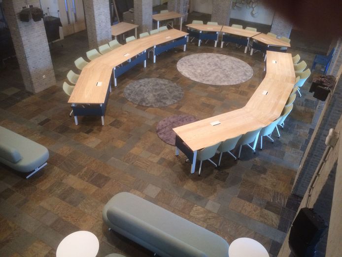 De raadszaal in Gilze en Rijen. Woensdag worden tien nieuwe raadsleden toegelaten.