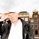 Oek de Jong schrijft gevoelig memoir vol zelfspot over eindelijk leren autorijden: ‘Ik schaar me weer bij de gewone man!’