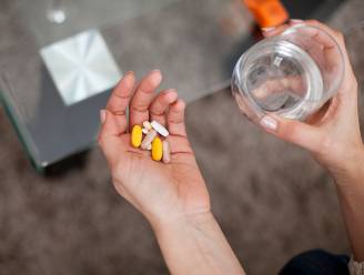 “Voedingssupplementen kunnen de werking van geneesmiddelen beïnvloeden”: expert vertelt welke kruiden je beter niet met medicijnen mengt