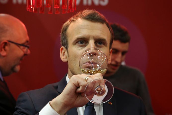 zout Algebra bezorgdheid Franse artsen kritisch voor drankverbruik Macron: "Vanuit het standpunt van  de lever is wijn even slecht als andere alcohol" | Buitenland | hln.be