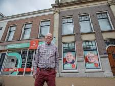 Ergernis over dichtgeplakte etalageruiten in historisch  centrum: ‘Mag dit zomaar?’ 