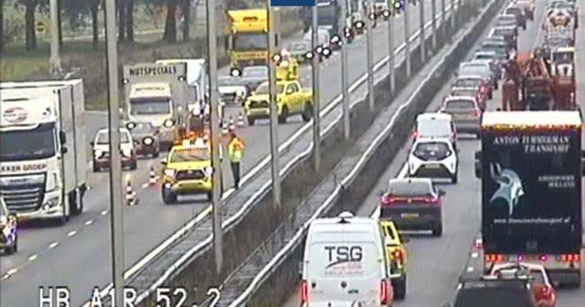 Lange files op A1 door ongeluk bij knooppunt Hoevelaken