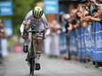 Van Vleuten wint bij debuut in regenboogtrui