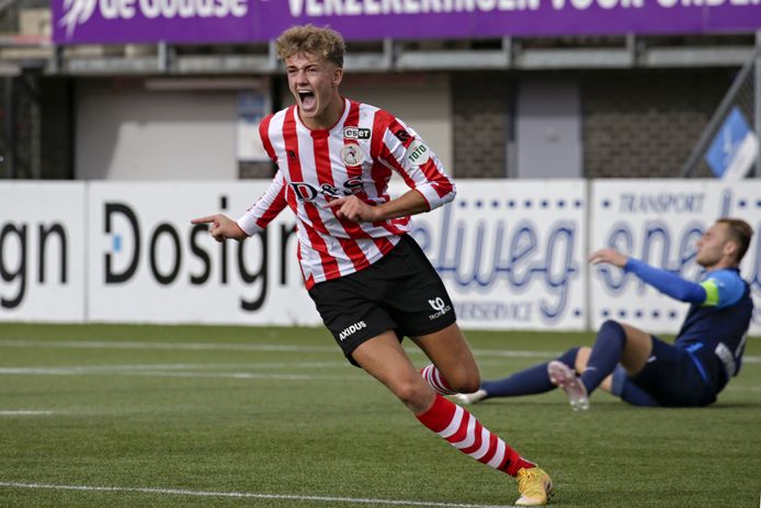 Sven Mijnans met 4-4 tegen AZ, dat Het Kasteel in 2020 met 4-0 aanvoerde.