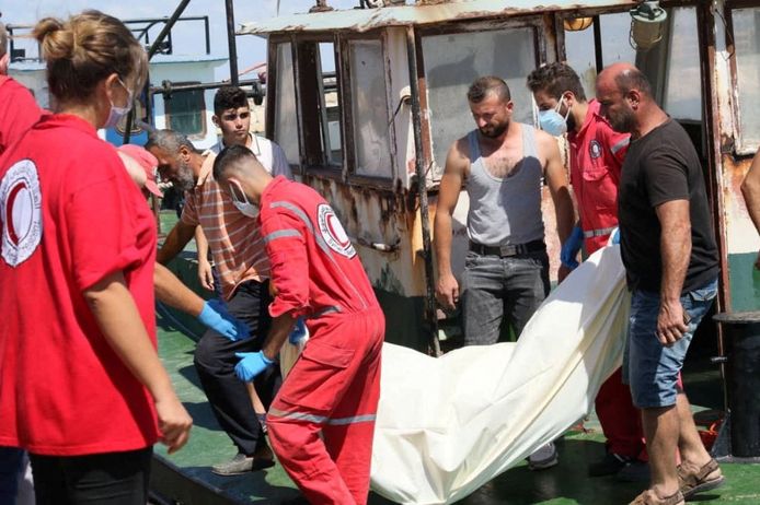 Veel Syriërs proberen nog steeds hun land te ontvluchten. Dat gaat soms gruwelijk mis. Zoals afgelopen week toen een migrantenboot zonk voor de Syrische kust. Daarbij kwamen zeker 94 mensen om het leven.