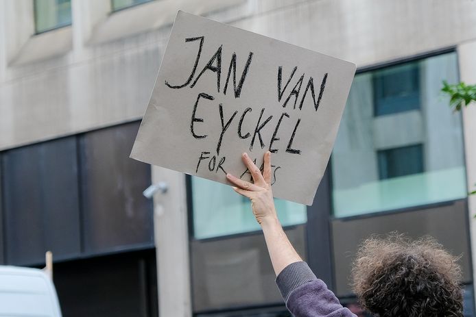 kunstenaars betogen aan het Vlaams Parlement