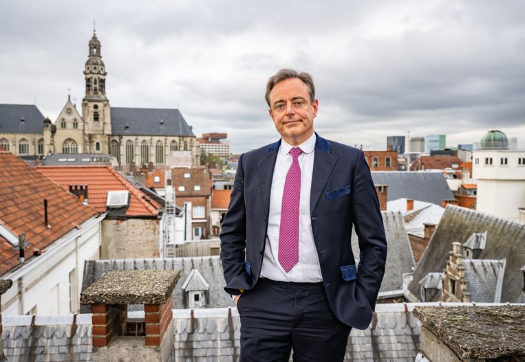 De Wever sloot al eerder intense bondgenootschappen met tegenstanders. Het belette niet dat hij ze nadien genadeloos trachtte te vermorzelen. Beeld Joel Hoylaerts / Photonews
