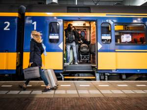Geen treinen tussen Dordt en Breda vanwege defecte bovenleiding, geen stopbussen ingezet