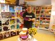 Dennis heeft een Tupperware-winkel in Zoetermeer: 'Het houdt mij op de been'