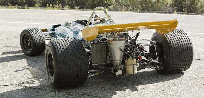 Zoals deze oude F1-auto van Brabham gaat de nieuwe sportwagen er niet uitzien, maar snel wordt 'ie in ieder geval wel
