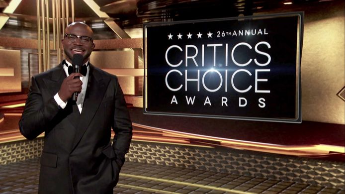 Taye Diggs  presenteert de 26th Annual Critics Choice Awards
