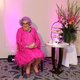 Naast de hilarisch venijnige ‘Dame Edna’ (1934-2023) werd zelfs de prins een figurant