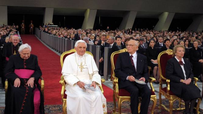 Voormalige paus geeft toe valse verklaring te hebben afgelegd tijdens onderzoek naar misbruik