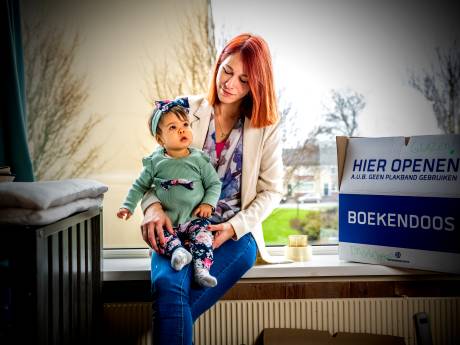 Angelique (31) en haar baby zijn straks waarschijnlijk dakloos: ‘Ik ben ten einde raad’