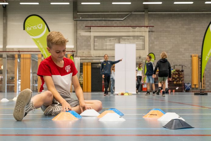 In de sporthal van sportcentrum Boeckenberg namen kinderen deel aan een gezondheidsparcours.