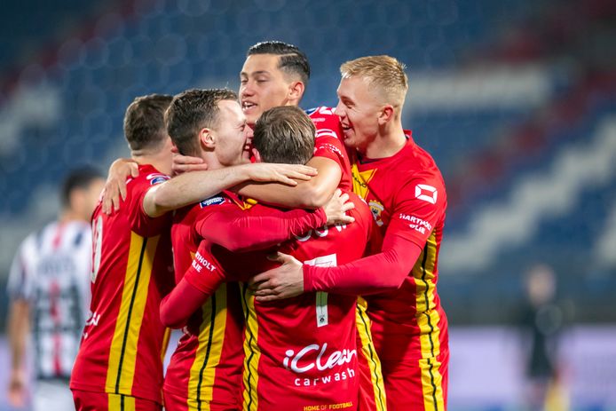 Feest bij Go Ahead na de 0-1 van Lucassen.