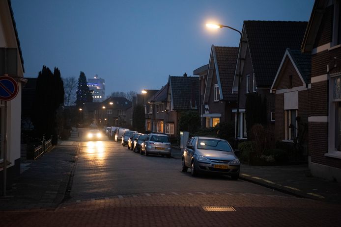Aan de Elsweg in Apeldoorn rolde de politie in maart 2021 een hennepkwekerij met 742 planten op.