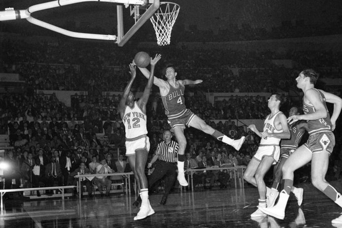 Jerry Sloan (4) als speler van de Chicago Bulls in 1968.
