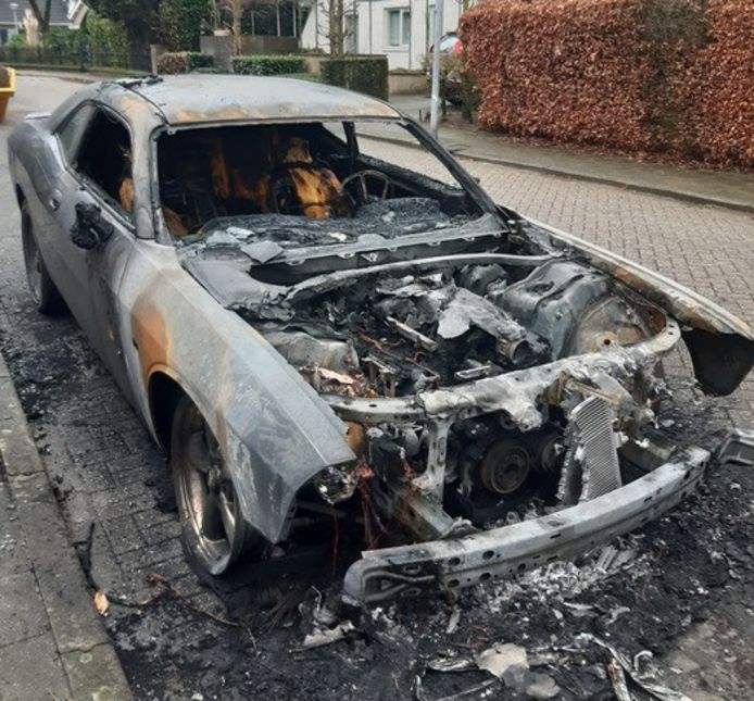 Auto volledig uitgebrand in Eindhoven, tweede voertuigbrand in ruim