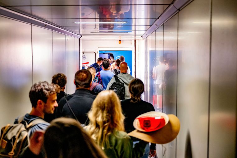 Tickets naar bestemmingen als Lissabon, Rome of Athene zullen per saldo 50 tot 60 euro meer gaan kosten. Beeld Robin Utrecht / Getty Images