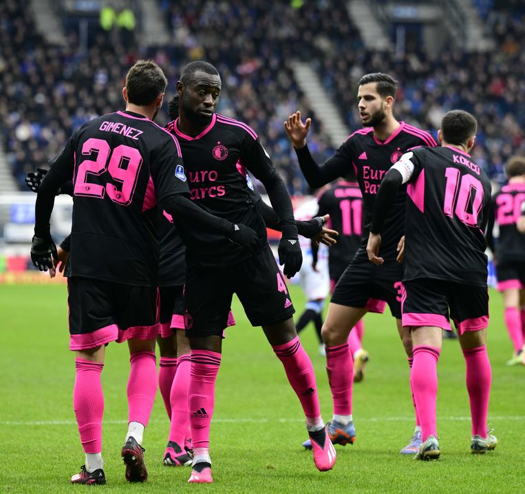 Feyenoord-spits Santiago Gimenez (nummer 29) heeft de 2-0 gescoord tegen Heerenveen. Beeld ANP