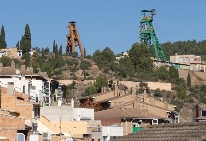 Drie mijnwerkers zitten vast, 900 meter onder de grond, in deze kaliummijn in Catalonië.