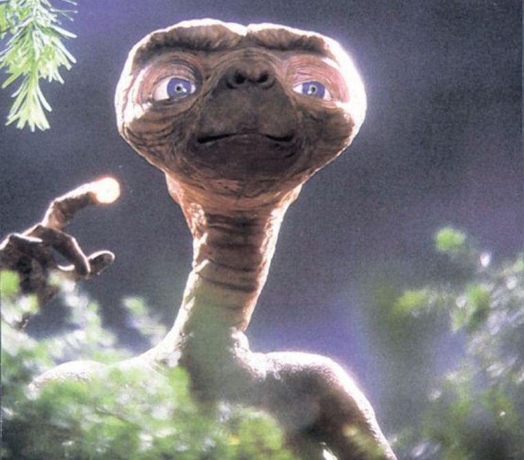 E.T. uit de gelijknamige film (1982), wellicht het bekendste buitenaardse wezen. Beeld  