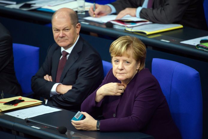 Olaf Scholz en Angela Merkel.