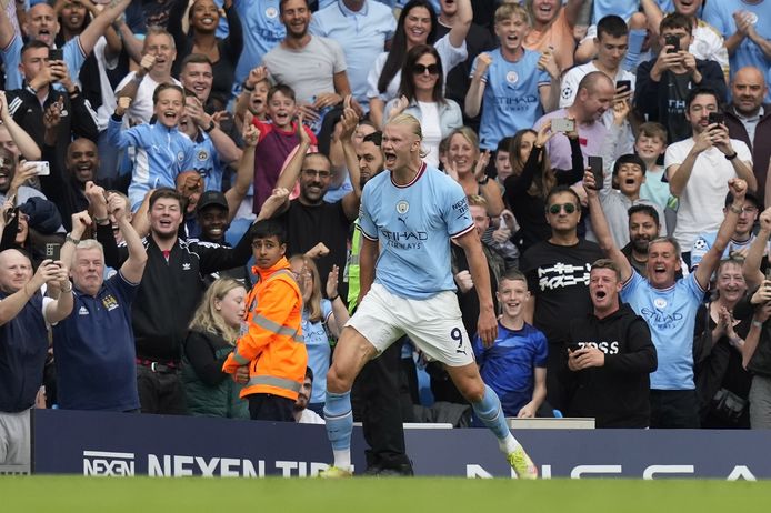 KIJK. De peperdure rugzak, de tranen, zijn meevierende vriendin en een  sigaar: zo beleefde Erling Haaland de finale en het feest achteraf, Champions League