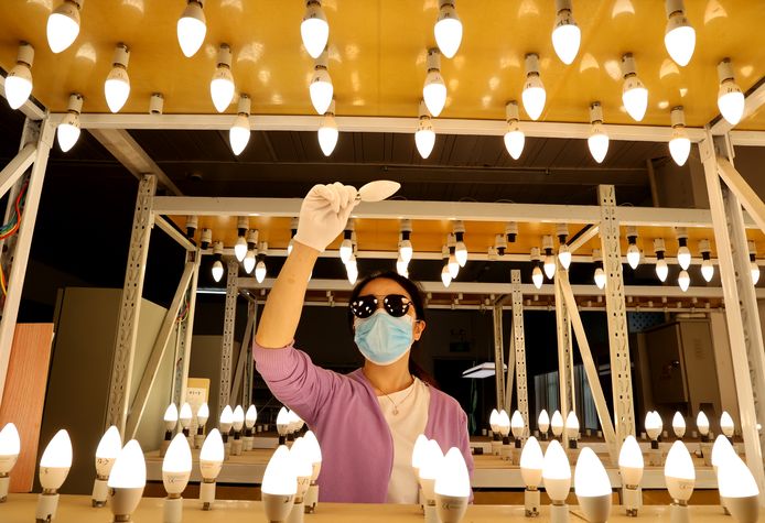 In China zitten veel producenten van led-lampen. Ook Signify heeft er fabrieken en toeleveranciers.  Het bedrijf waarschuwde eerder al in China veel last te hebben van coronagevolgen.