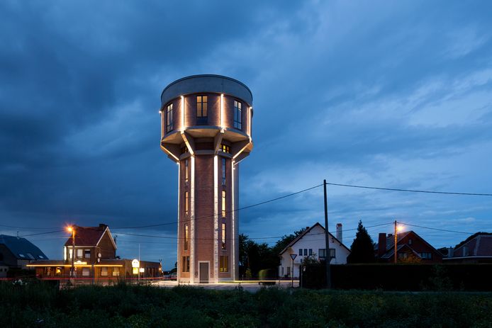 Bieden op de watertoren in Steenokkerzeel, die als woonhuis te koop staat, kan al vanaf 800.000 euro.
