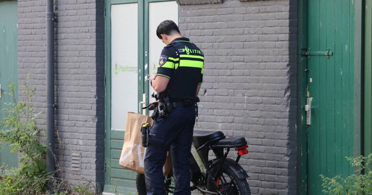 Twee personen op fatbike aangereden met werkbus in Arnhem