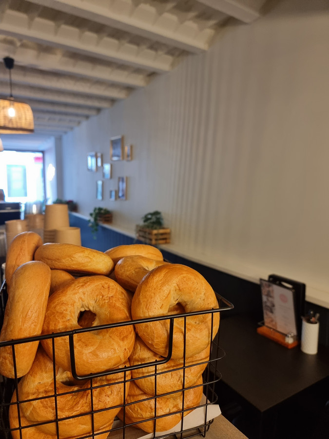 RESTOTIP. N’Joy Bagels verrast met bijzondere bagels in Halle “Jong en