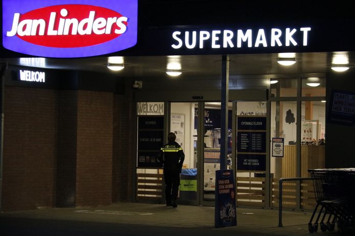 Politie bij de overvallen Jan Linders in Boxmeer.