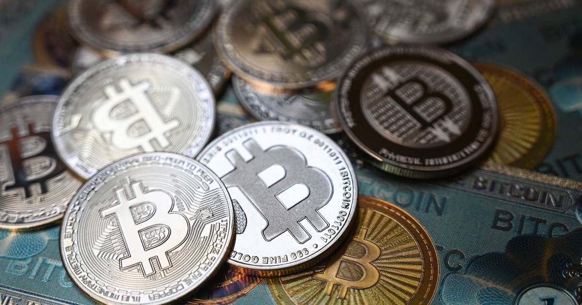 Bitcoin Dives Below ,000 Again |  Economy