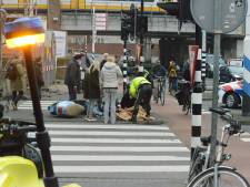 Twee gewonden bij aanrijding kruising Waldorpstraat met Calandstraat