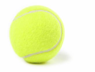Tennisser slaat 'wietballen' over gevangenismuur