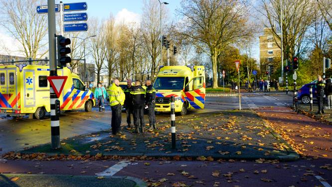 Kind én Maxi-Cosi uit auto geslingerd na ongeluk in Dordrecht: ‘Kindje was aanspreekbaar’