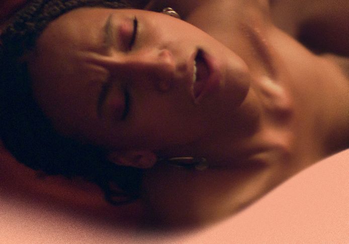 Maïmouna Badjie (Lou) in ‘Season of sex’.