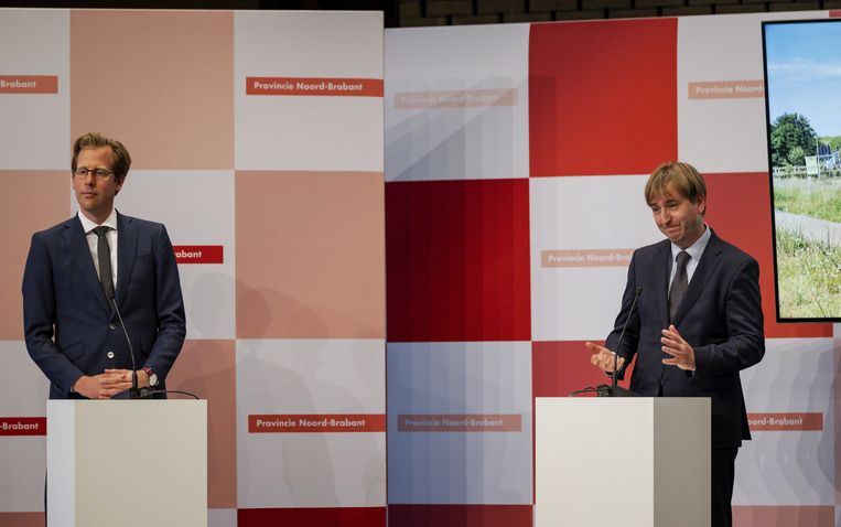 Christophe van der Maat van de VVD (links) en Eric de Bie van Forum voor Democratie (rechts) ruim een jaar geleden tijdens de presentatie van het bestuursakkoord tussen de provinciale Statenfracties van VVD, Forum voor Democratie, CDA en Lokaal Brabant voor de provincie Noord-Brabant. Beeld ANP