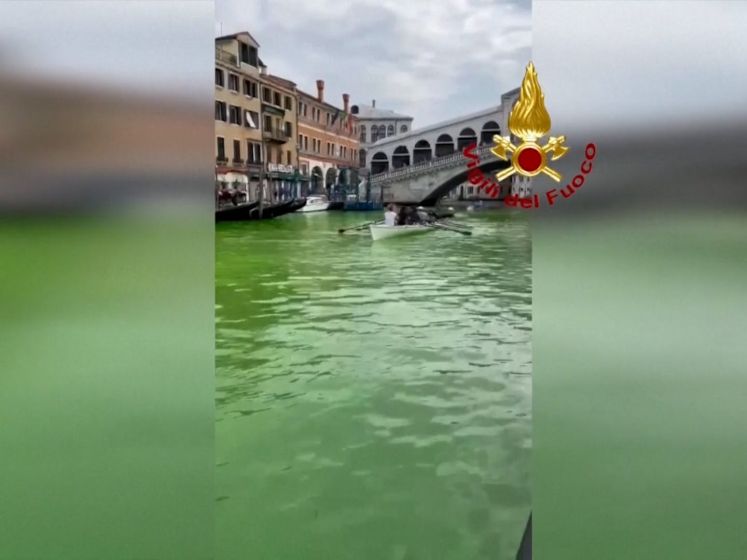 Kanalen in Venetië ineens gifgroen gekleurd
