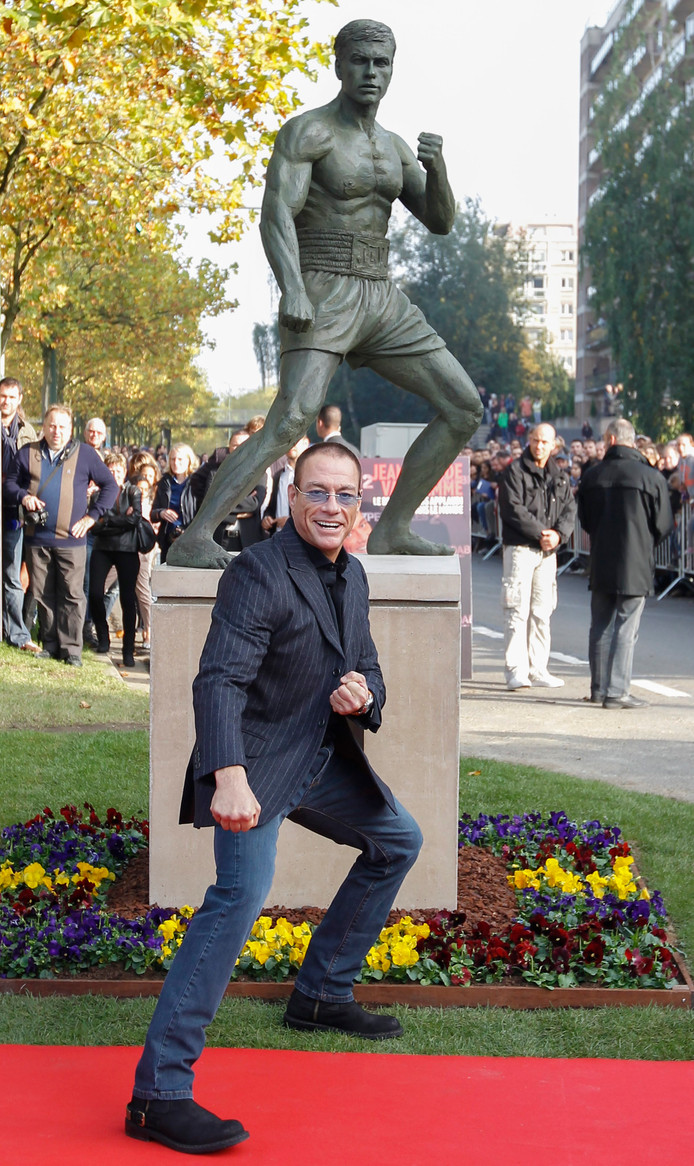 La statue de JeanClaude Van Damme bientôt démontée? People 7sur7.be