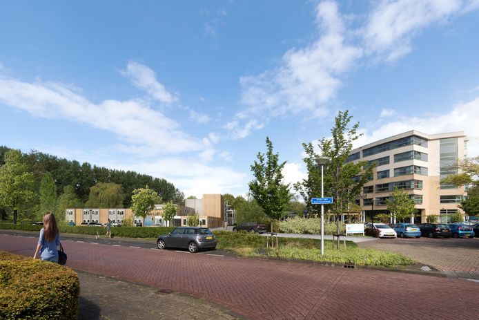 Rechts het verpleeghuis Prinsenhof aan de Ridder van Catsweg.