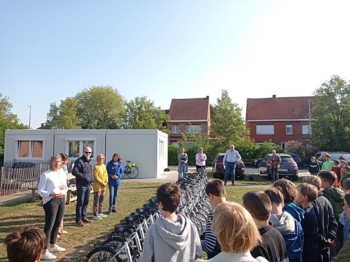Rotary Kasterlee schonk 26 nieuwe fietsen aan GO! de 3Master in Tielen