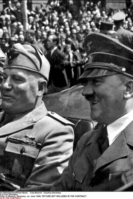 Après Hitler, Mussolini revient aussi dans une comédie dérangeante