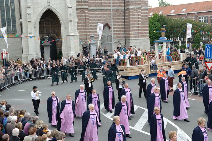 In Geel zijn er verschillende activiteiten rond de gezinsverpleging en Sint-Dimpnatraditie. In mei komen de Dimpnadagen, met onder meer de Ommegang, er weer aan.