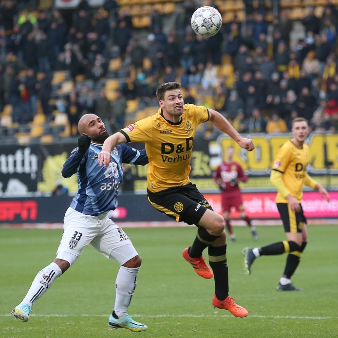 Ted van de Pavert kijkt met enige verbazing naar prestaties Roda JC ...